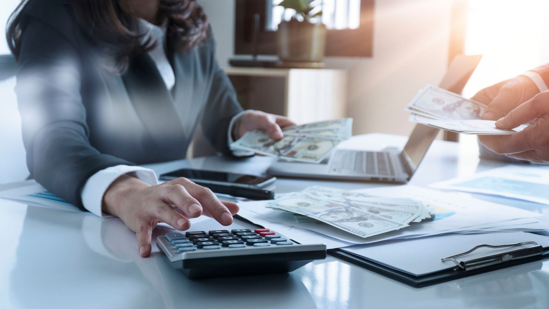 Merchant Cash Advances vs Invoice Factoring: How Do They Compare?