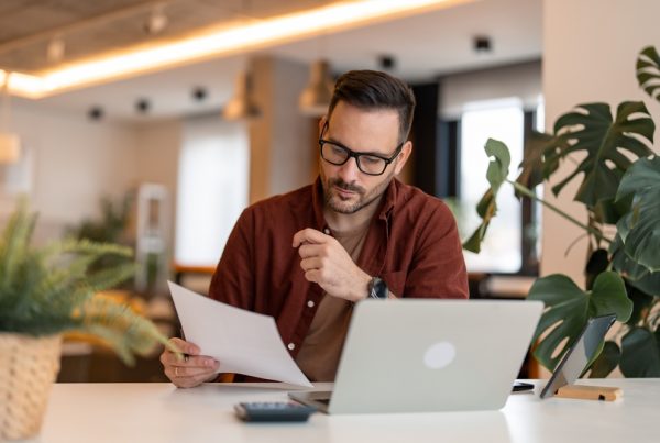 Accounts Receivable Financing vs. Factoring: Which Is Best?